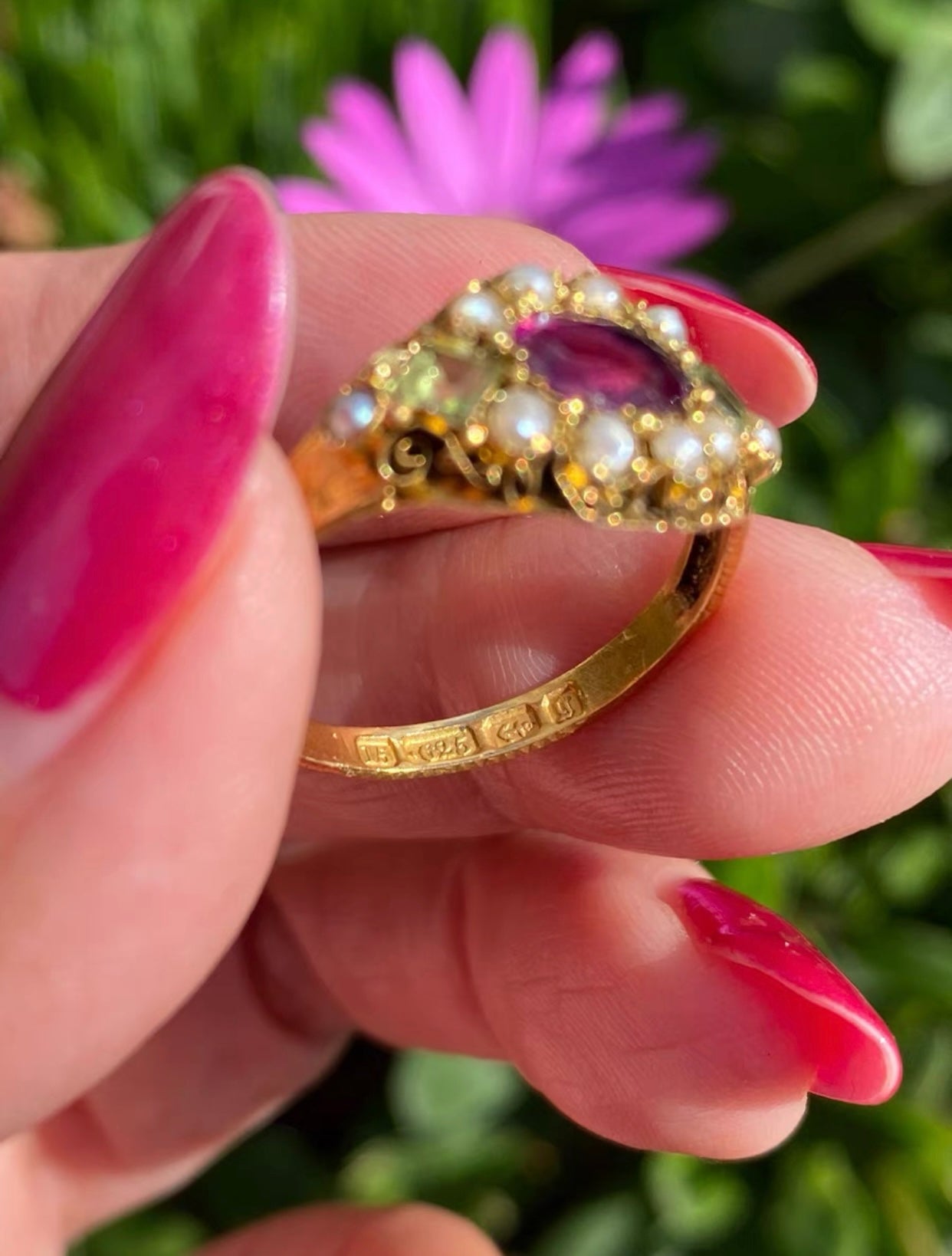 Victorian 15ct Gold Garnet, Peridot & Seed Pearl Ring c.1898 Birmingham Hallmark