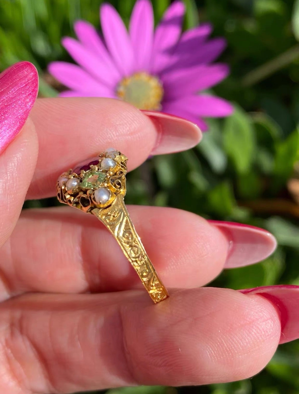 Victorian 15ct Gold Garnet, Peridot & Seed Pearl Ring c.1898 Birmingham Hallmark