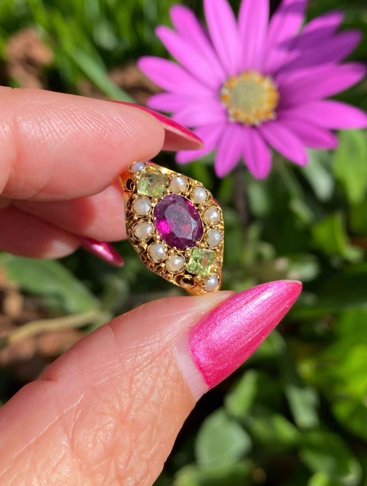 Victorian 15ct Gold Garnet, Peridot & Seed Pearl Ring c.1898 Birmingham Hallmark