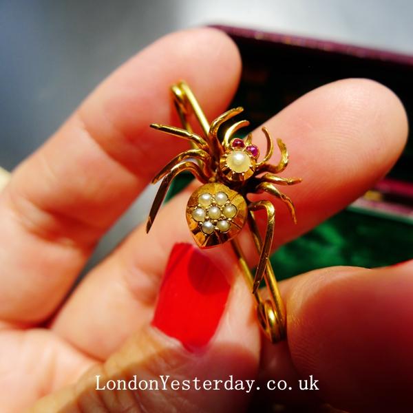 EDWARDIAN 9CT GOLD NATURAL PEARL RUBY SPIDER STICK PIN BROOCH - SHECH