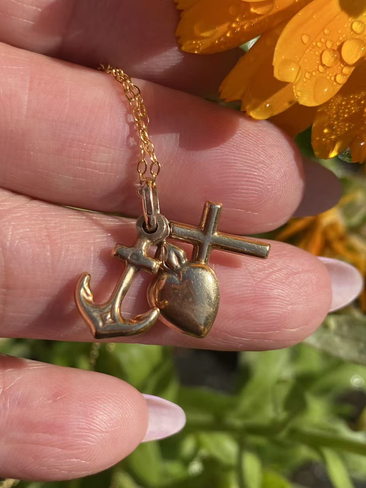 Vintage 9ct Gold Faith, Hope Love Charm Pendant with Chain