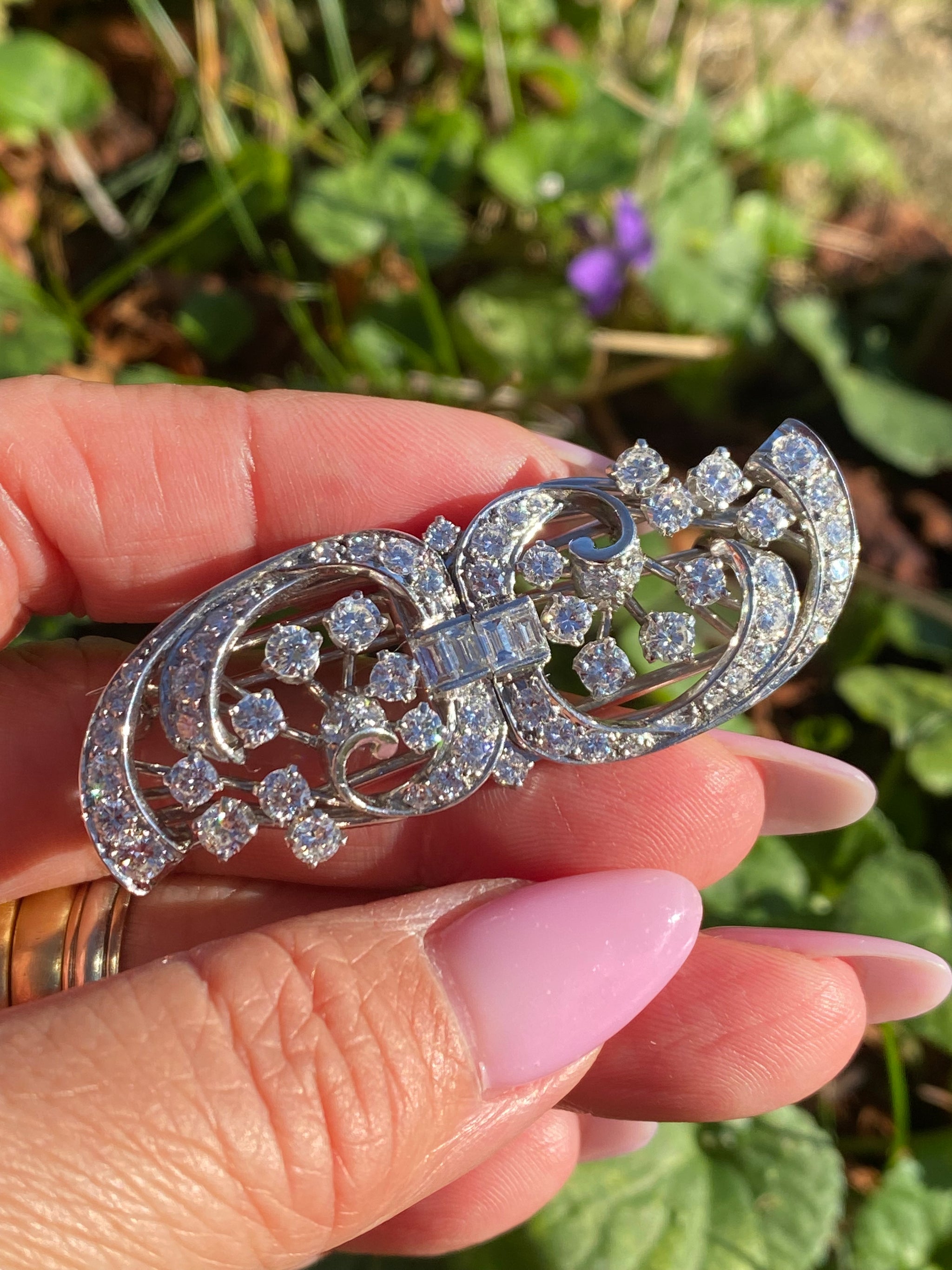 Art Deco Platinum Diamond Double Clips Brooch | c.1930s | Approx. 5.5ct Diamonds | Convertible Design | WGI Certified