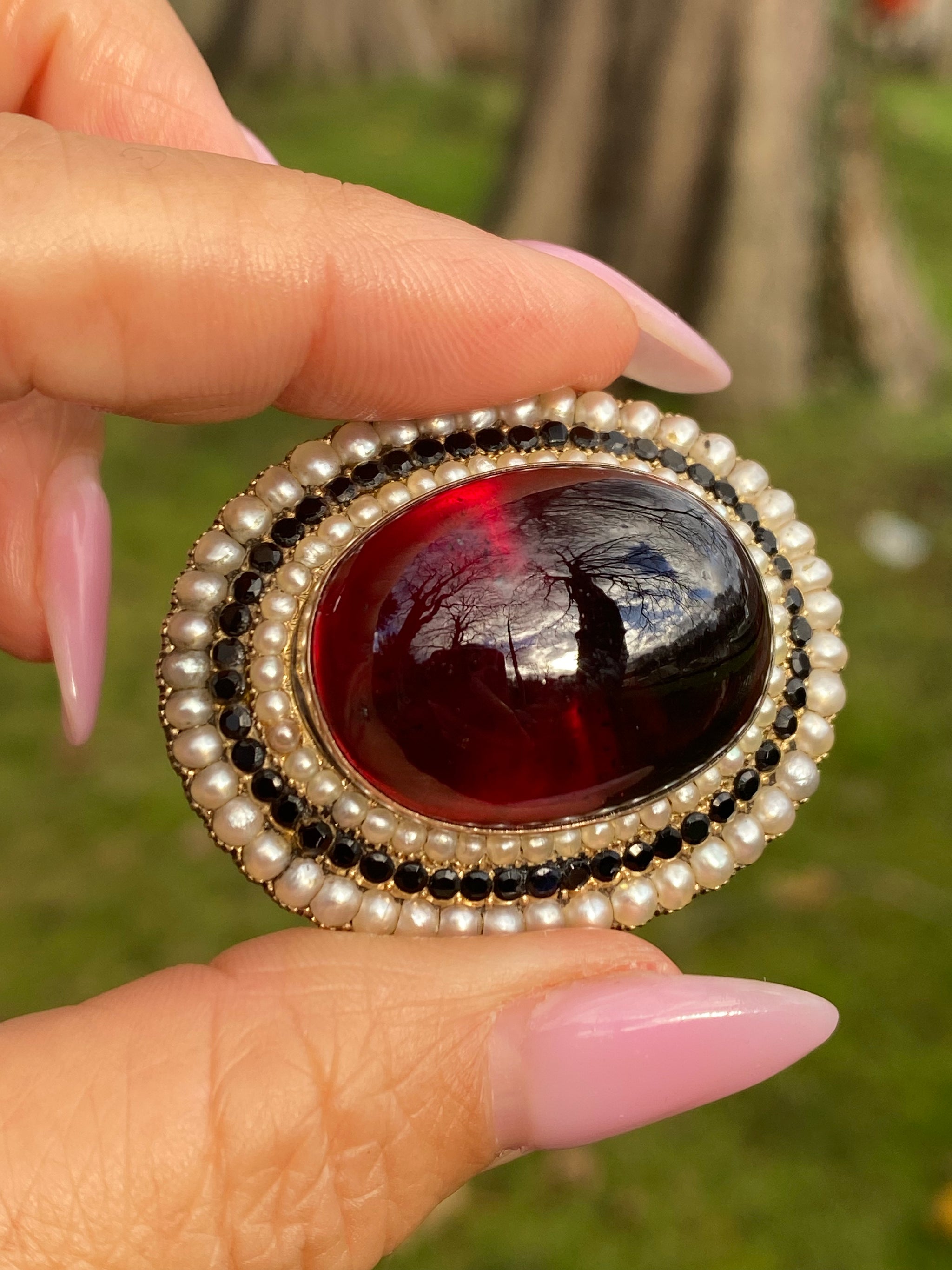 Victorian Memorial Brooch c.1876 | Garnet Cabochon, Pearl & Onyx | 15K Gold Antique Jewellery