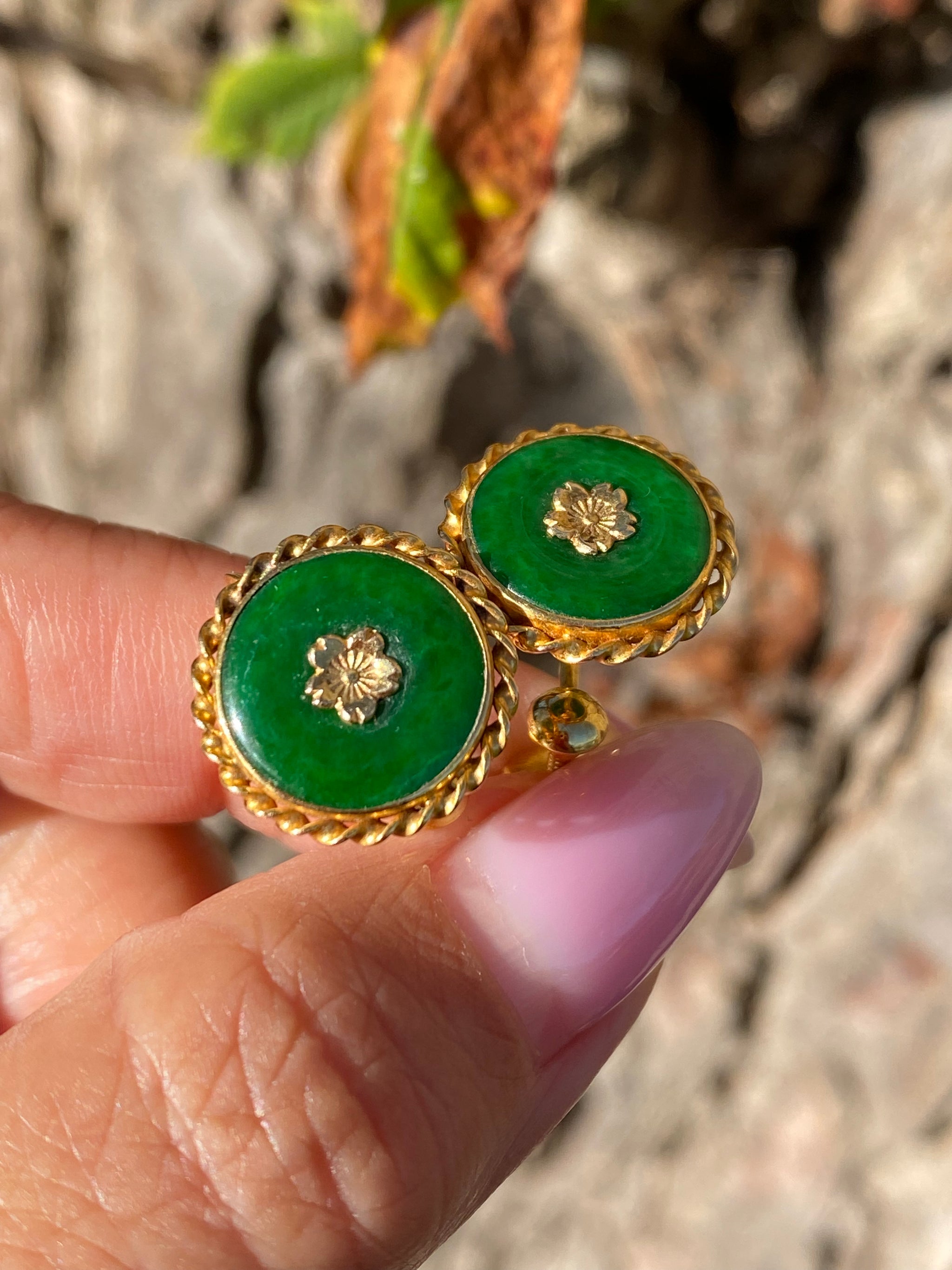 Antique Jadeite Jade Screw-Back Earrings | 14K Gold | Chinese Motif | Vintage Fine Jewellery | Collectible