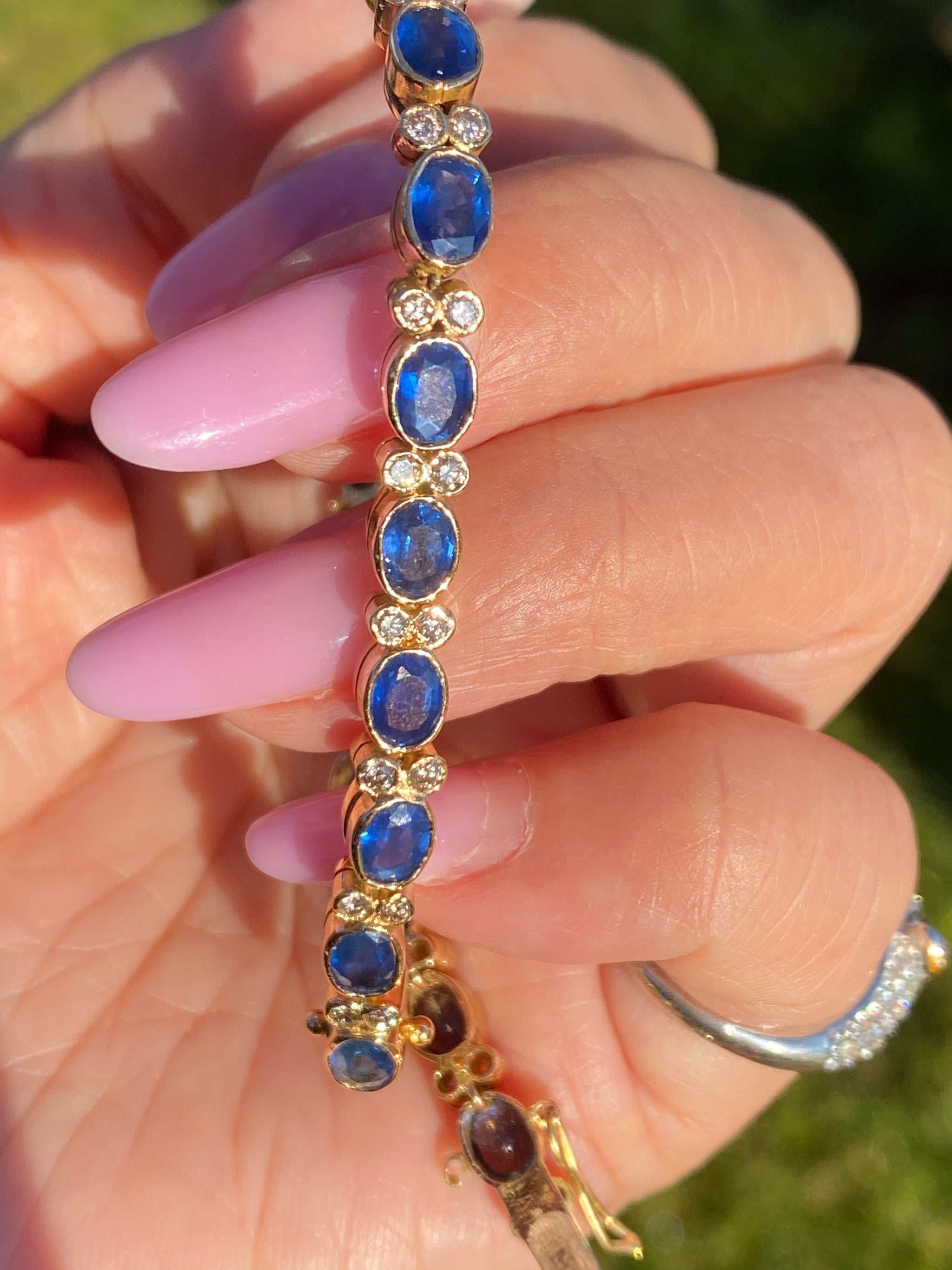 18K Gold Natural Sapphire & Diamond Bracelet | Madagascar Sapphires | WGI Certified | Fine Jewellery Offering