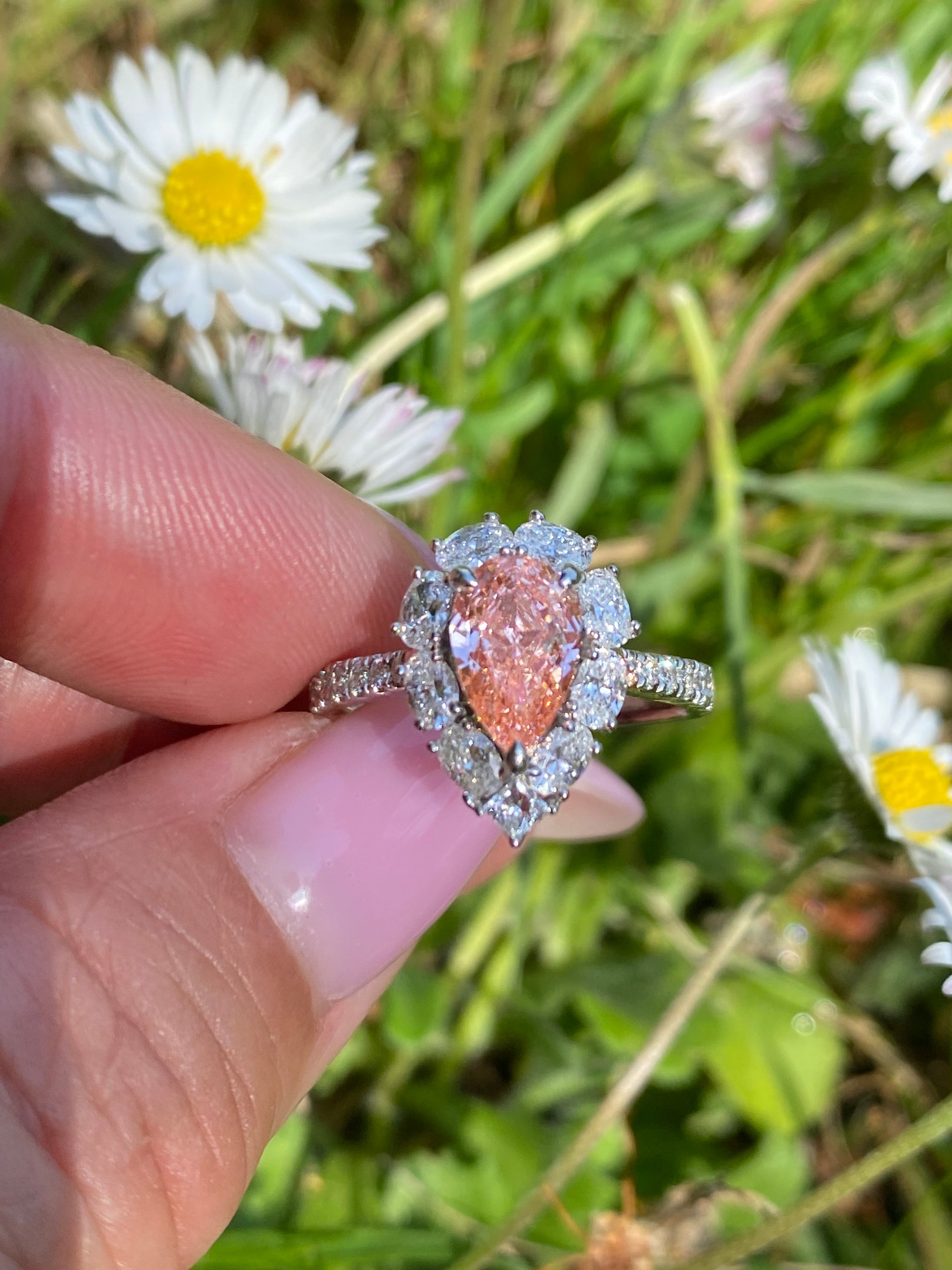 Pt950 Pink Lab Diamond Halo Ring | 1.04ct Pear Cut Pink Diamond & White Diamond Ring