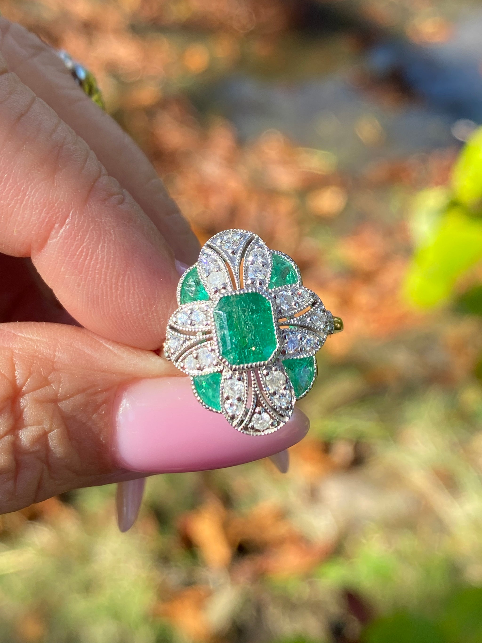 Pt950 Platinum Colombian Emerald & Diamond Ring | Art Deco Style | GGL Certificate