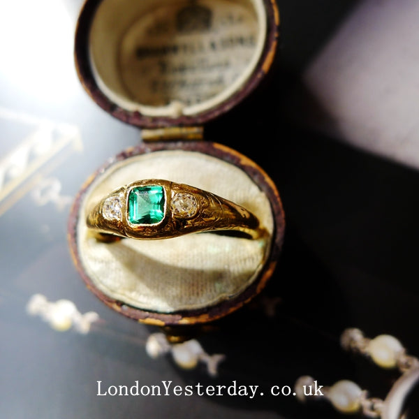 VICTORIAN 18CT GOLD NATURAL EMERALD DIAMOND ENGRAVED RING