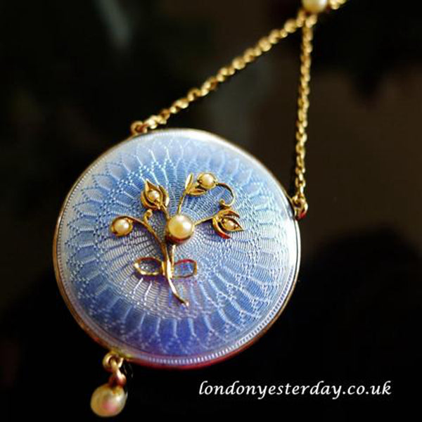 15CT GOLD HALLMARKED DATE C1912 BEAUTIFUL LIGHT BLUE ENAMEL WITH SEED PEARL PENDANT NECKLACE