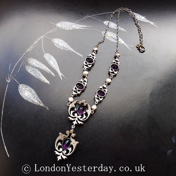 EDWARDIAN SILVER MARKED AMETHYST COLOUR PASTE NECKLACE