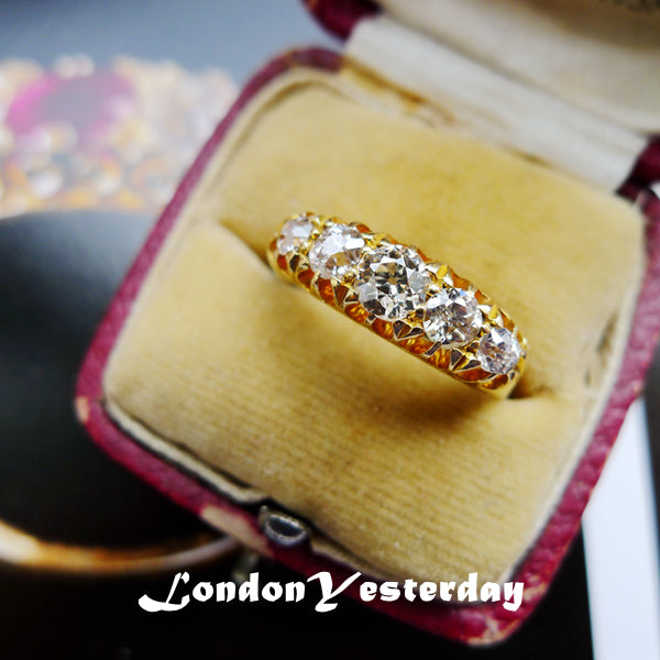 VICTORIAN 18CT GOLD MARKED FIVE OLD MINE CUT DIAMOND CLASSIC ANTIQUE BAND RING