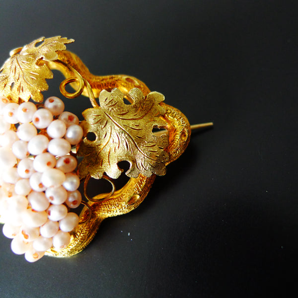 VICTORIAN 15CT TWO COLOUR GOLD NATURAL PEARL GRAPE VINE BROOCH