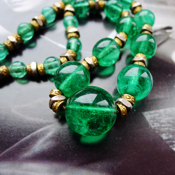VINTAGE EMERALD PASTE BEAD NECKLACE MADE IN FRANCE