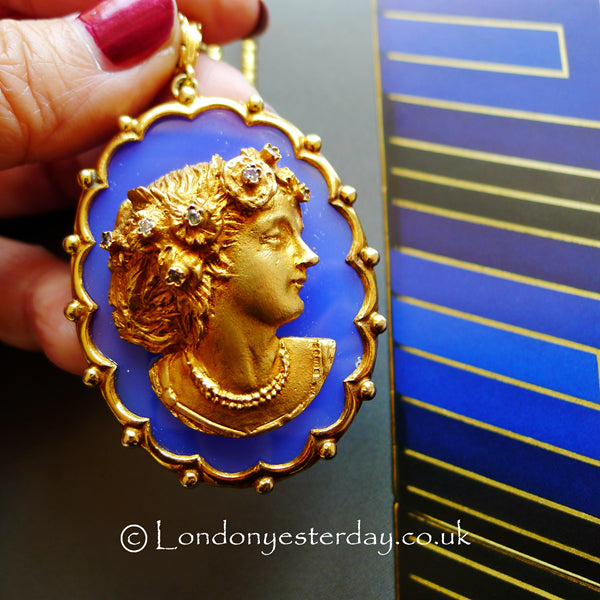 ENGLISH 9CT GOLD MARKED LONDON C1975 BEAUTIFJL LADY CAMEO BULE GLASS DIAMOND PENDANT