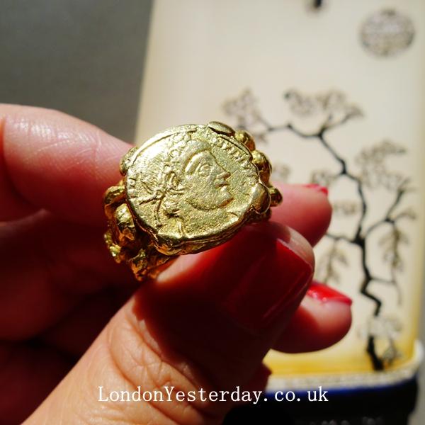 ART NOUVEAU 18CT GOLD BEAUTIFUL COIN SOLID GOLD RING