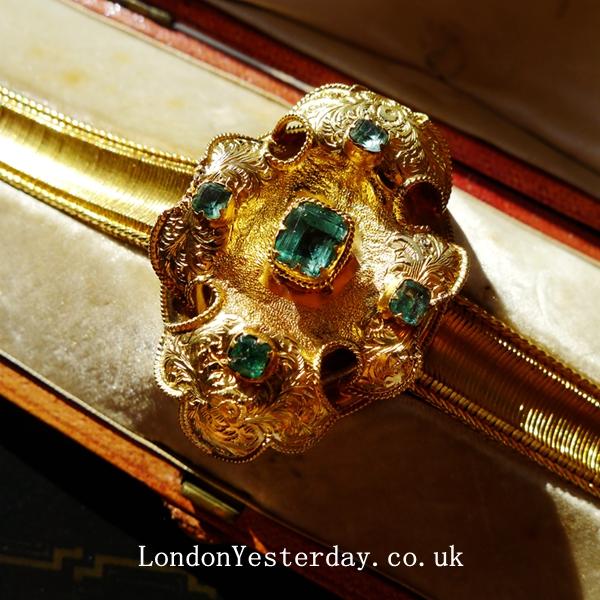 VICTORIAN 15CT GOLD NATURAL EMERALD GORGEOUS BRACELET WITH ANTIQUE BOX