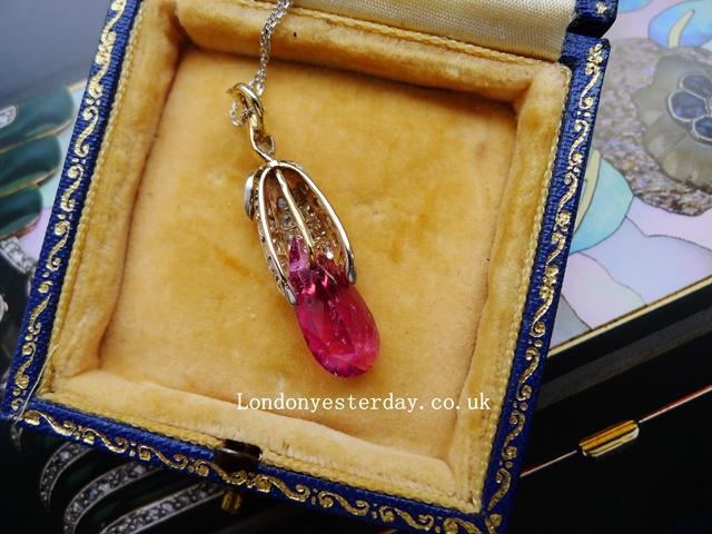EDWARDIAN 18CT GOLD AND PLATINUM NATURAL TOURMALINE DIAMOND PENDANT WITH 9CT GOLD CHAIN