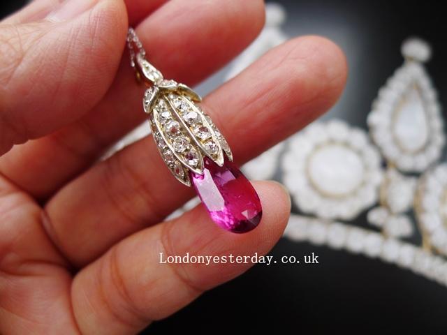 EDWARDIAN 18CT GOLD AND PLATINUM NATURAL TOURMALINE DIAMOND PENDANT WITH 9CT GOLD CHAIN