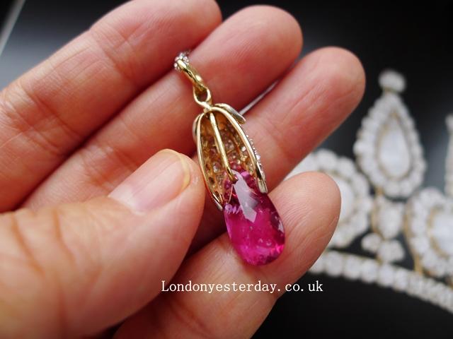 EDWARDIAN 18CT GOLD AND PLATINUM NATURAL TOURMALINE DIAMOND PENDANT WITH 9CT GOLD CHAIN