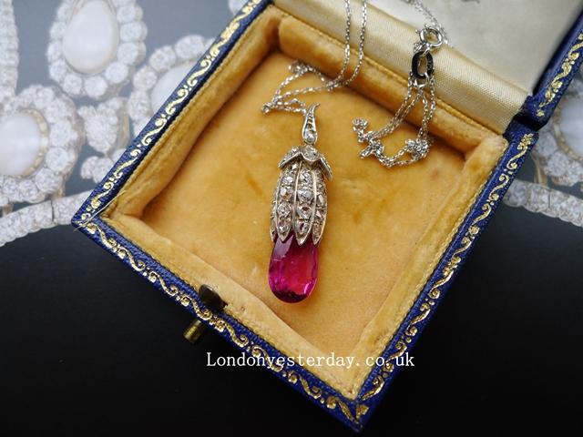 EDWARDIAN 18CT GOLD AND PLATINUM NATURAL TOURMALINE DIAMOND PENDANT WITH 9CT GOLD CHAIN