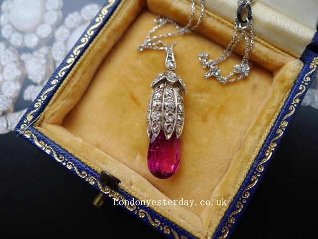 EDWARDIAN 18CT GOLD AND PLATINUM NATURAL TOURMALINE DIAMOND PENDANT WITH 9CT GOLD CHAIN