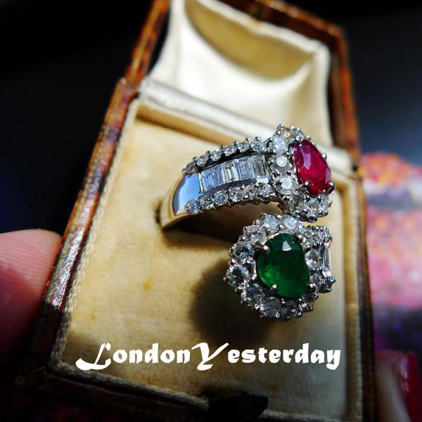 18CT WHITE GOLD NATURAL RUBY EMERALD DIAMOND DOUBLE HEART CROSSOVER RING
