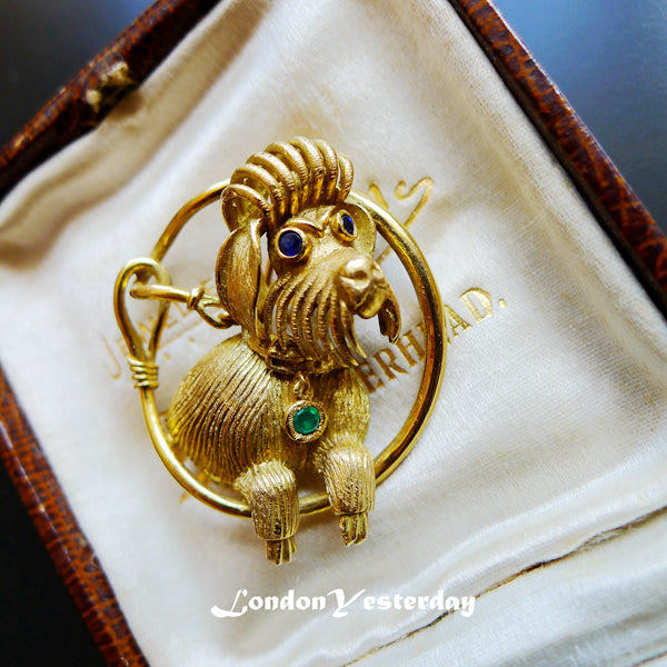 ENGLISHI 14CT GOLD MARKED NATURAL SAPPHIRE EMERALD DOG BROOCH