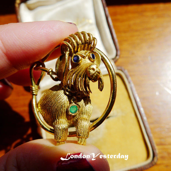 ENGLISHI 14CT GOLD MARKED NATURAL SAPPHIRE EMERALD DOG BROOCH