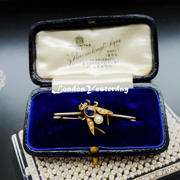 EDWARDIAN 15CT GOLD NATURAL SAPPHIRE PEARL FLY BAR BROOCH