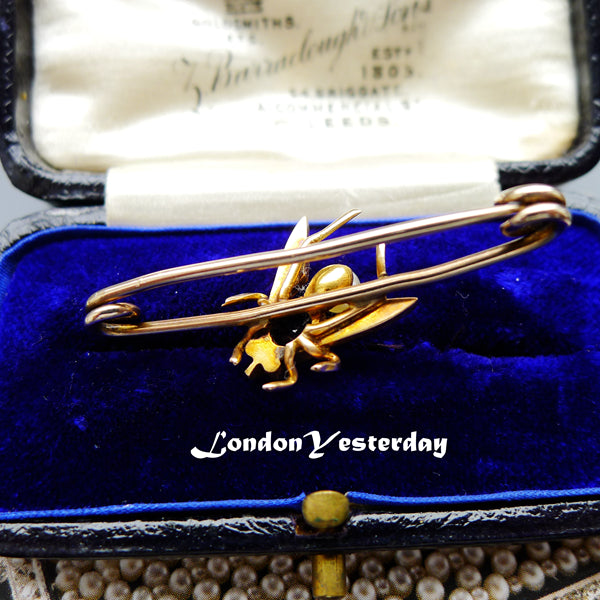 EDWARDIAN 15CT GOLD NATURAL SAPPHIRE PEARL FLY BAR BROOCH