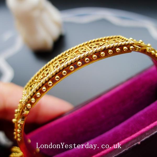 VICTORIAN 15CT GOLD HALLMARKED CHESTER C1896 ETRUSCAN REVIVAL BANGLE