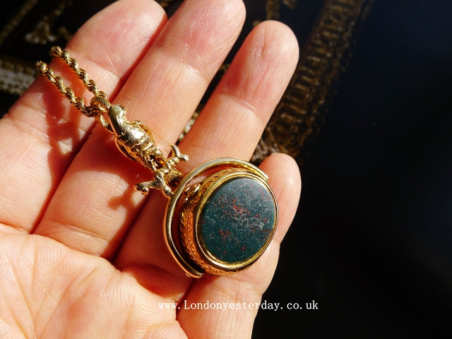 VICTORIAN 15CT GOLD NATURAL BLOODSTONE AGATE EAGLE LOCKET FOB SEAL PENDANT