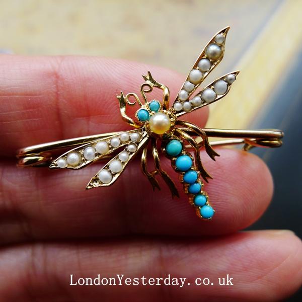 EDWARDIAN 15CT GOLD NATURAL TURQUOISE PEARL DRAGONFLY BROOCH