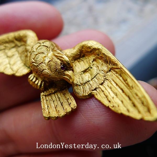 VICTORIAN 15CT GOLD COOL EAGLE BROOCH