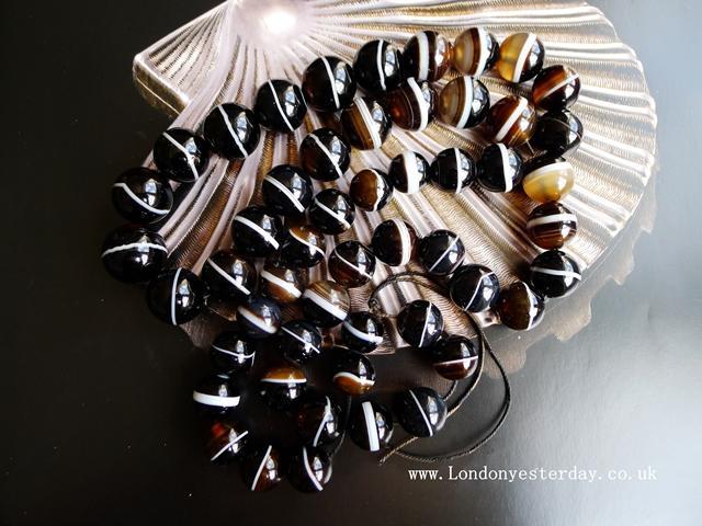 VICTORIAN BEAUTIFUL BANDED AGATE LONG NECKLACE