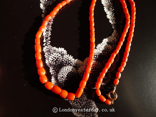 VICTORIAN 9CT GOLD BEAUTIFUL NATURAL CORAL NECKLACE