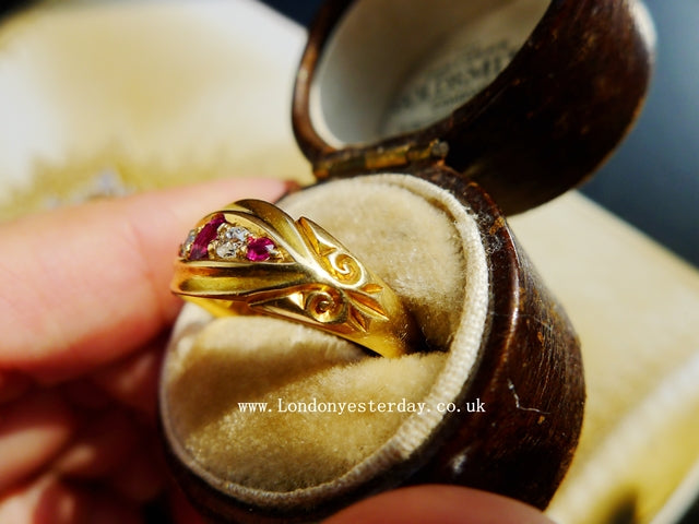 EDWARDIAN 18CT GOLD HALLMARKED BIRMINGHAM C1900 NATURAL RUBY DIAMOND BOAT RING
