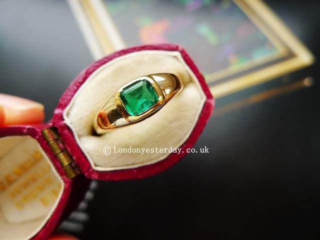 VICTORIAN 18CT GOLD NATURAL EMERALD BEAUTIFUL COLOUR RING