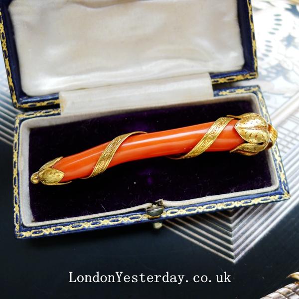VICTORIAN FRENCH 18CT GOLD MARKED NATURAL CORAL BROOCH