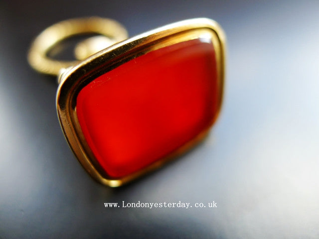 VICTORIAN 15CT GOLD NATURAL CARNELIAN BEAUTIFUL ENGRAVED FOB SEAL PENDANT WITH 9CT GOLD CHAIN