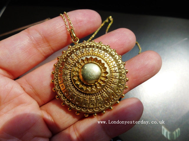 VICTORIAN 9CT GOLD PENDANT C1870 WITH 9CT GOLD CHAIN