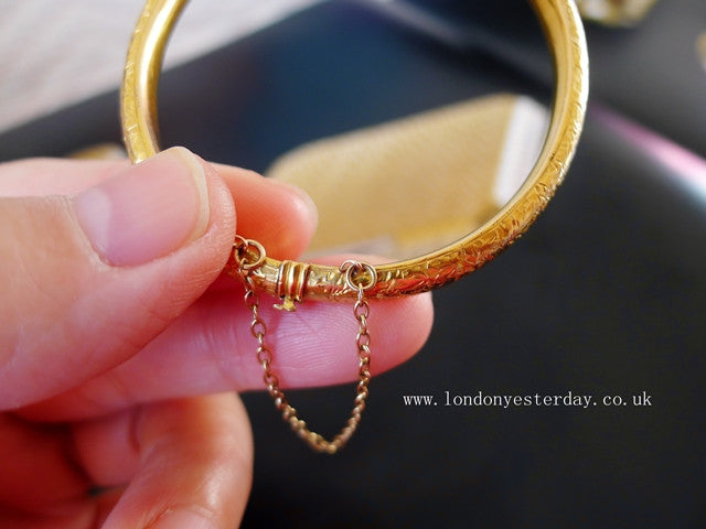VICTORIAN 15CT GOLD MARKED ENGRAVED BANGLE