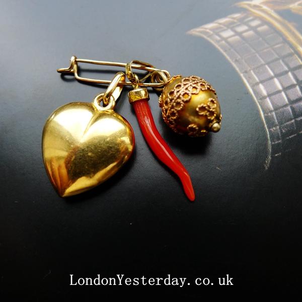 VICTORIAN 18CT GOLD MARKED HEART CORAL BALL CHARMS STOCK PIN BROOCH