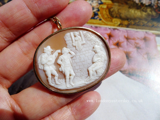 VICTORIAN 9CT GOLD SHELL CAMEO PENDANT BROOCH