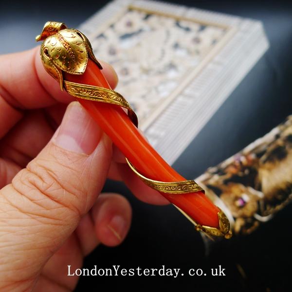 VICTORIAN FRENCH 18CT GOLD MARKED NATURAL CORAL BROOCH