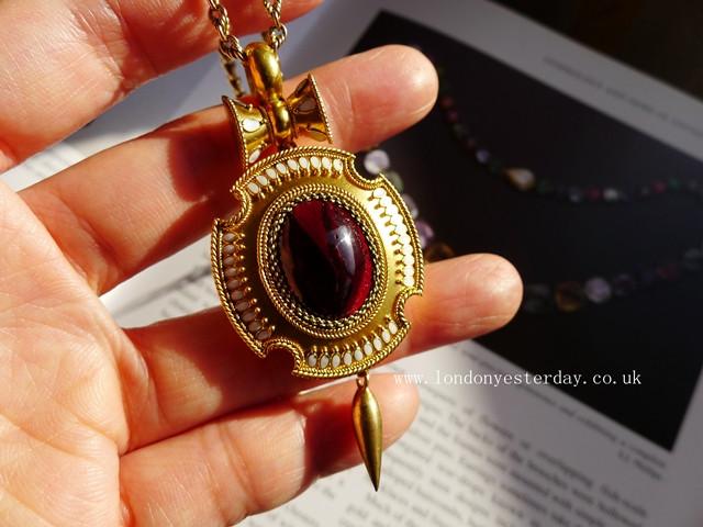VICTORIAN 18CT GOLD NATURAL CABOCHON GARNET E W STREETER MAKER WHITE ENAMEL PENDANT WITH 9CT GOLD CHAIN