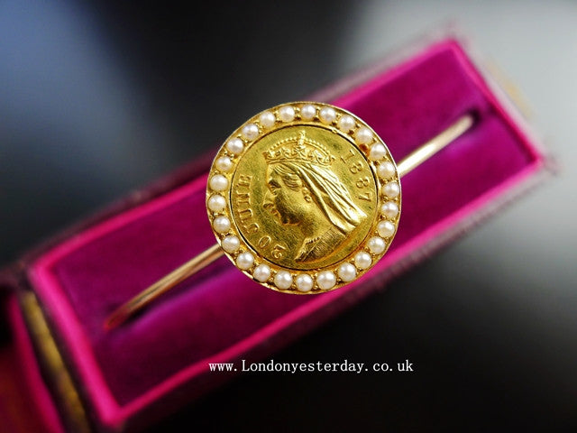VICTORIAN 18CT GOLD PEARL C1837 QUEEN OF VICTORIA COIN BANGLE