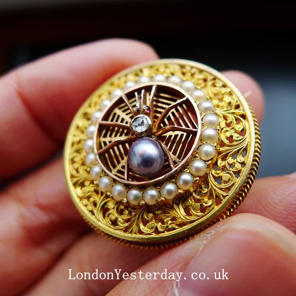 VICTORIAN FRENCH 18CT GOLD DIAMOND PEARL SPIDER BROOCH C1870