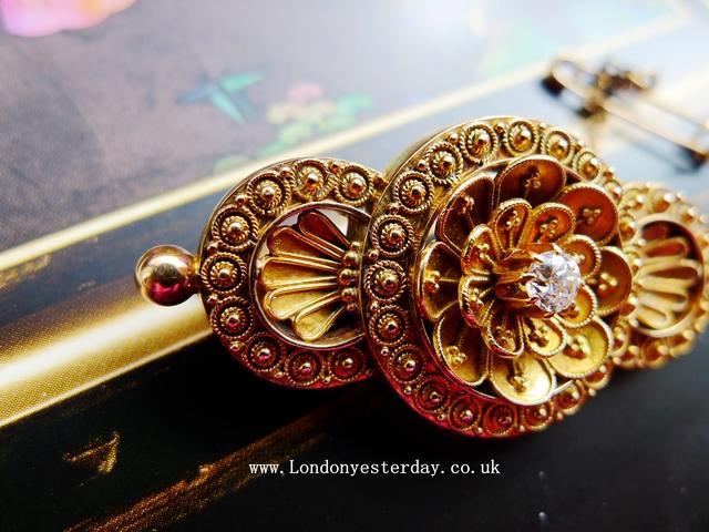 VICTORIAN 15CT GOLD DIAMOND ETRUSCAN REVIVAL BROOCH