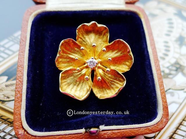 ENGLISH 14CT GOLD MARKED BEAUTIFUL FLOWER DIAMOND BROOCH C1970